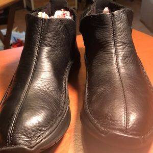 Women’s size 8 leather ankle length Privo shoes